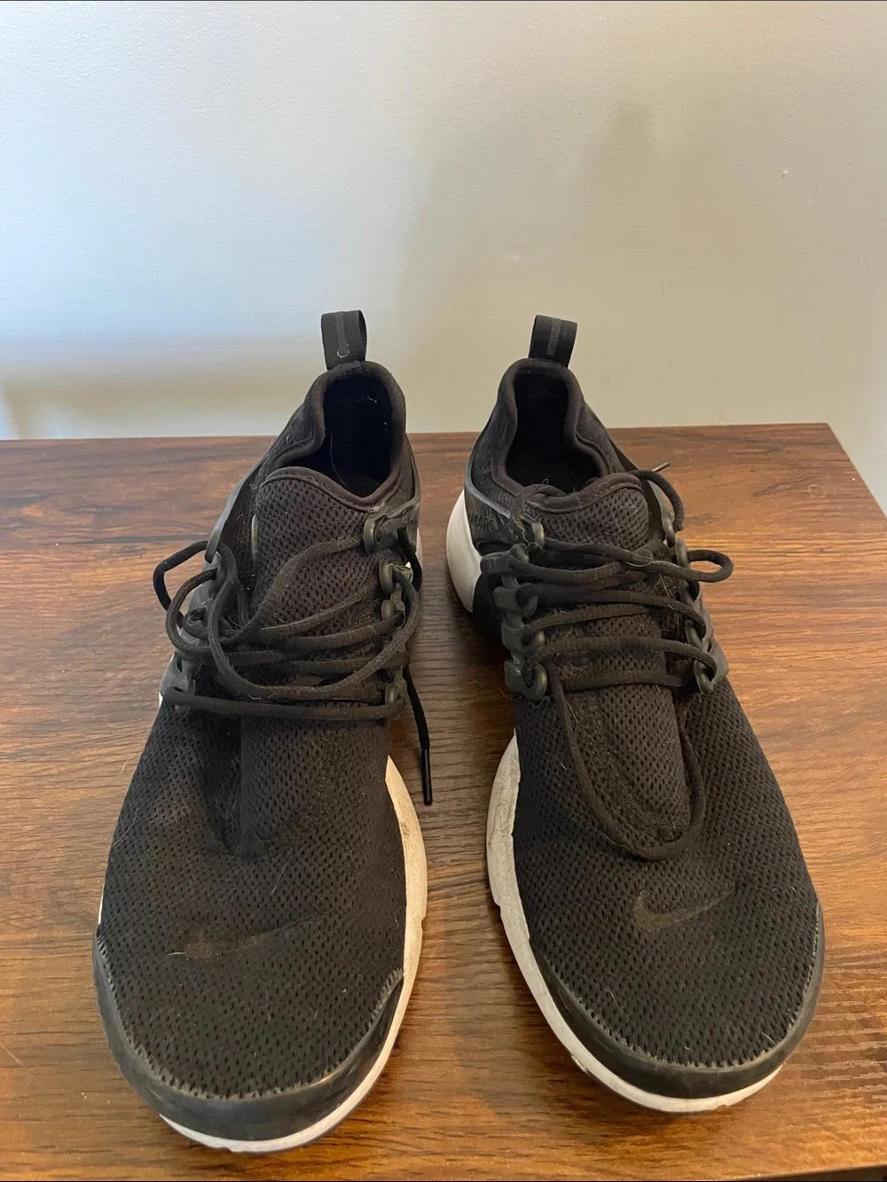 Nike Men’s Black and White Low-Top Sneakers